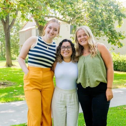 Senior FYE Coordinators Grace, Jynelle, and Elise