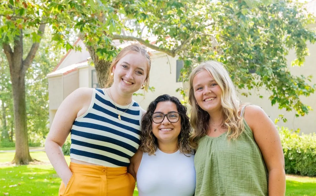 Senior FYE Coordinators Grace, Jynelle, and Elise